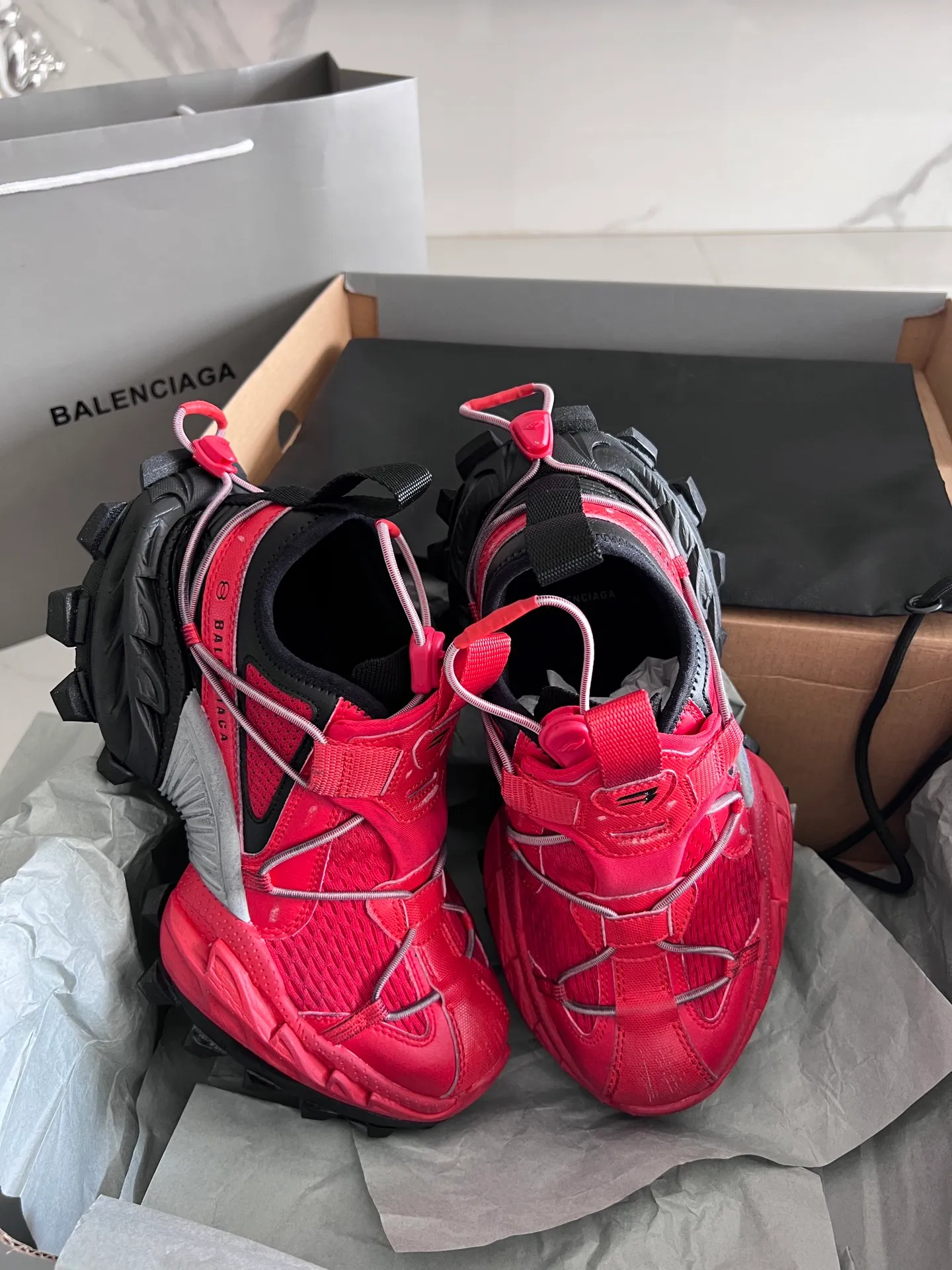 👟👟Ex-factory price 840👟👟 Balenciaga 15th generation 18Xl mountaineering outdoor shoes. Original accessories for men and women, dust bag and shoelaces included. All developed using the original last data from the original files. Original full-length Ev insole embedded. Full elastic band design on the outside. Original bottom combination with non-slip rubber outsole❗French high-end luxury brand - Balenciaga BALENCIAGA Size: 35-46